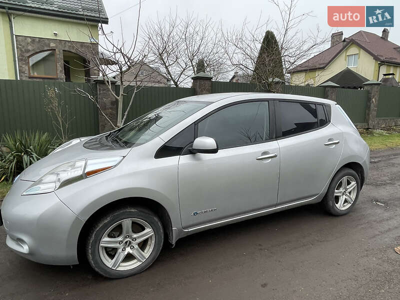 Хэтчбек Nissan Leaf 2014 в Львове