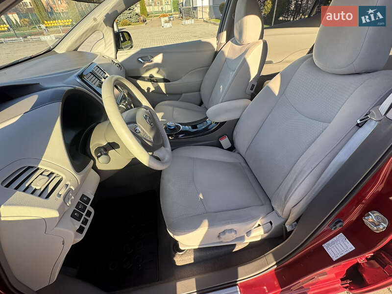 Хетчбек Nissan Leaf 2012 в Яворові