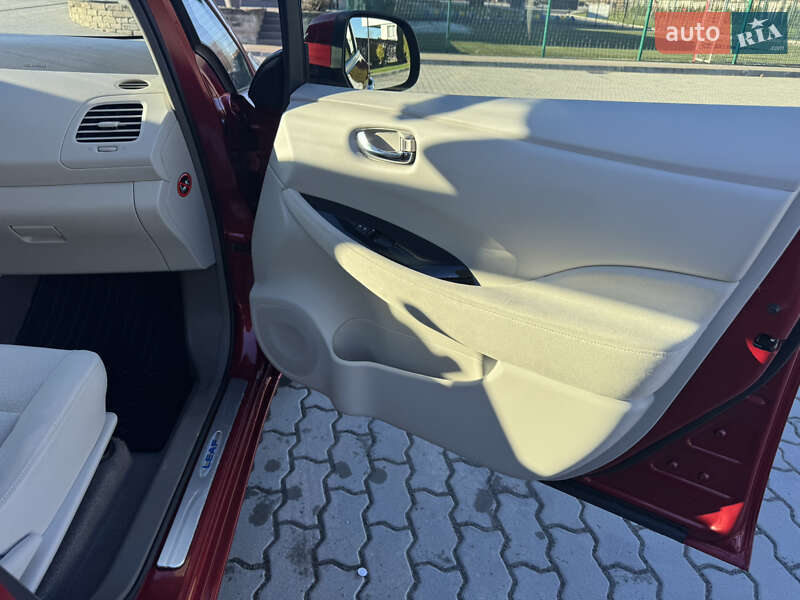 Хетчбек Nissan Leaf 2012 в Яворові