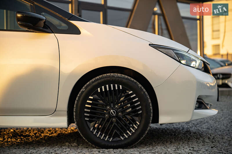 Хэтчбек Nissan Leaf 2023 в Черновцах