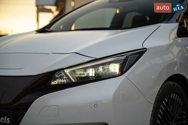 Хэтчбек Nissan Leaf 2023 в Черновцах