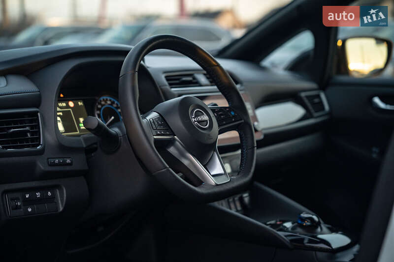 Хэтчбек Nissan Leaf 2023 в Черновцах