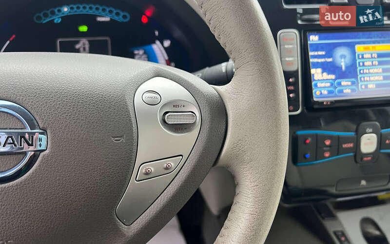 Хетчбек Nissan Leaf 2013 в Івано-Франківську