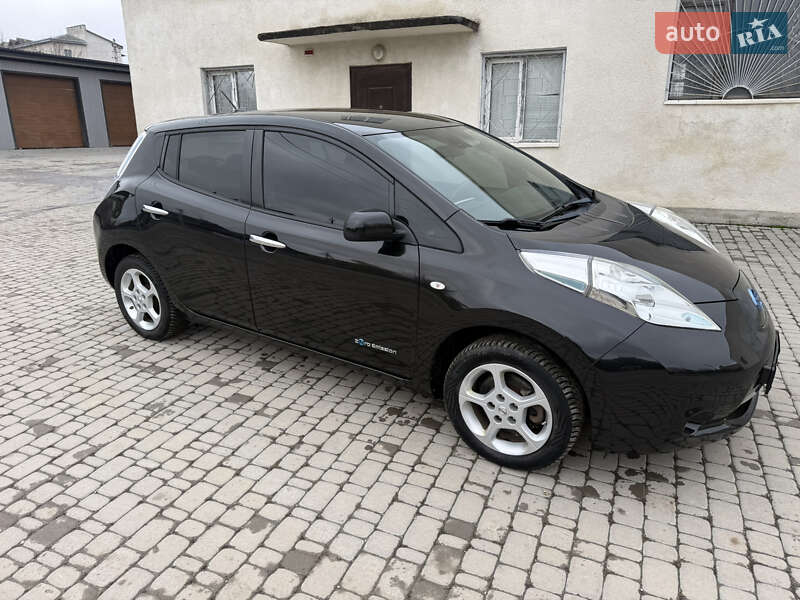 Хэтчбек Nissan Leaf 2016 в Борщеве