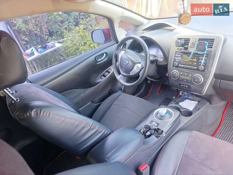 Хэтчбек Nissan Leaf 2015 в Шептицькому