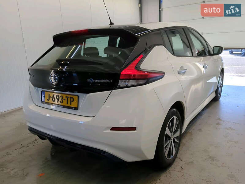 Хэтчбек Nissan Leaf 2021 в Староконстантинове