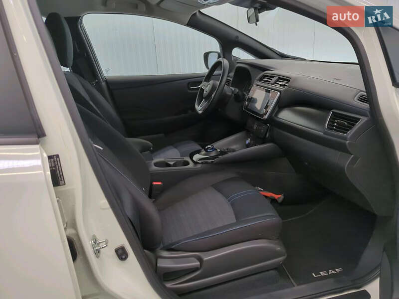 Хэтчбек Nissan Leaf 2021 в Староконстантинове