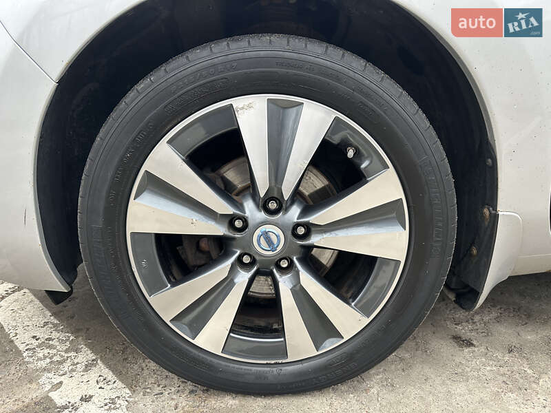 Хэтчбек Nissan Leaf 2013 в Ровно