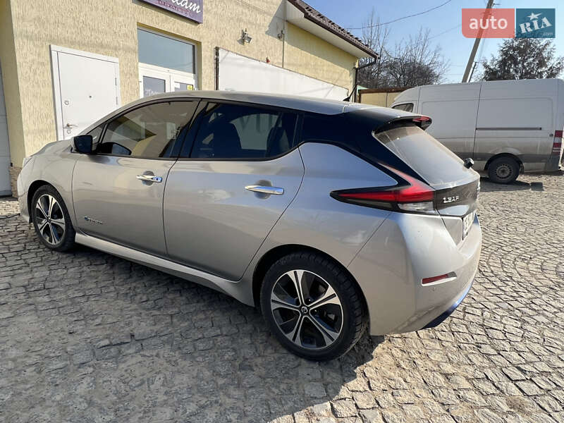 Хэтчбек Nissan Leaf 2018 в Черновцах