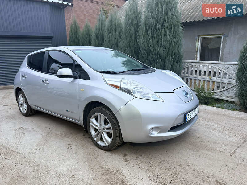 Хетчбек Nissan Leaf 2014 в Дніпрі