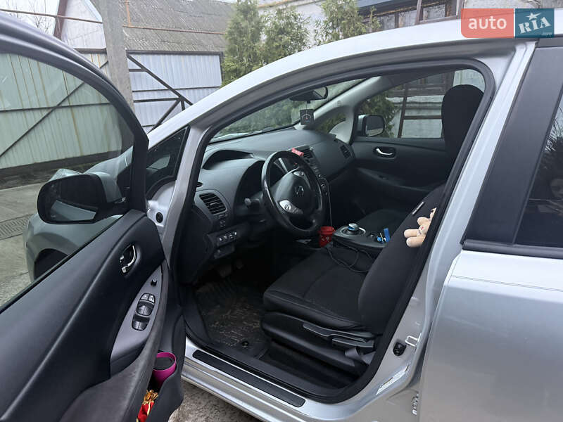 Хетчбек Nissan Leaf 2014 в Дніпрі