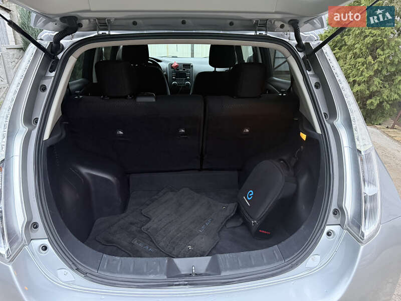 Хетчбек Nissan Leaf 2014 в Дніпрі