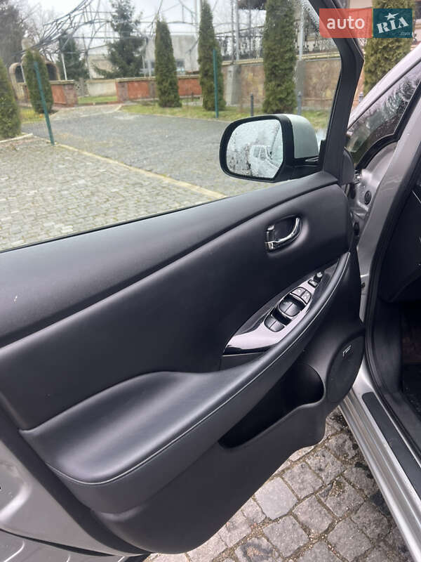 Хэтчбек Nissan Leaf 2016 в Золочеве