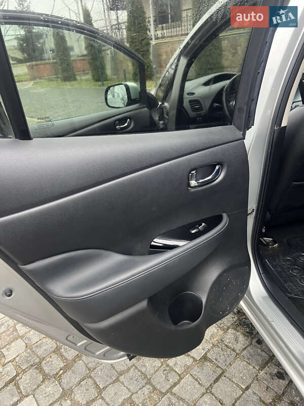 Хэтчбек Nissan Leaf 2016 в Золочеве