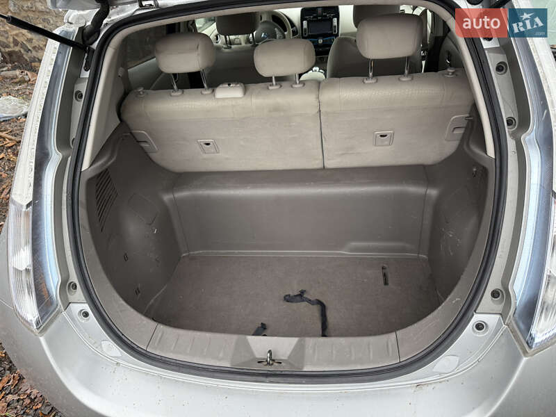 Хэтчбек Nissan Leaf 2012 в Умани