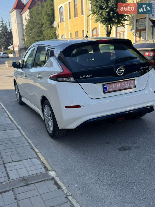 Хэтчбек Nissan Leaf 2022 в Сторожинце