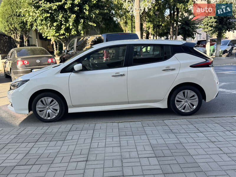 Хэтчбек Nissan Leaf 2022 в Сторожинце