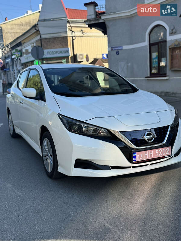 Хэтчбек Nissan Leaf 2022 в Сторожинце