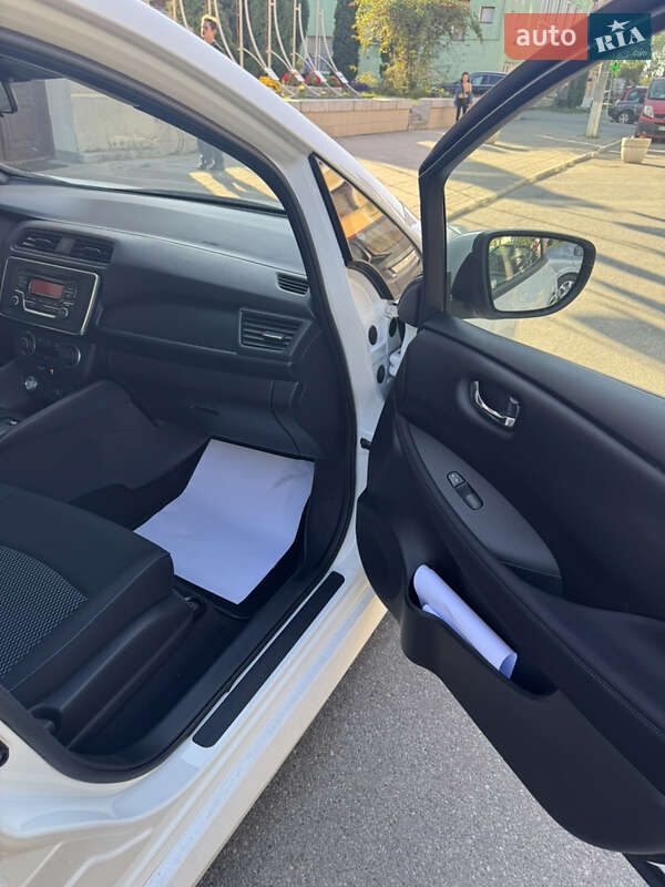 Хэтчбек Nissan Leaf 2022 в Сторожинце