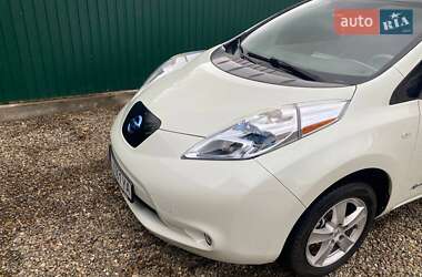 Хетчбек Nissan Leaf 2012 в Чернівцях