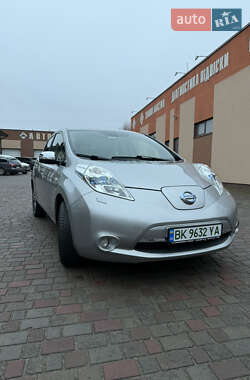 Хэтчбек Nissan Leaf 2014 в Ровно