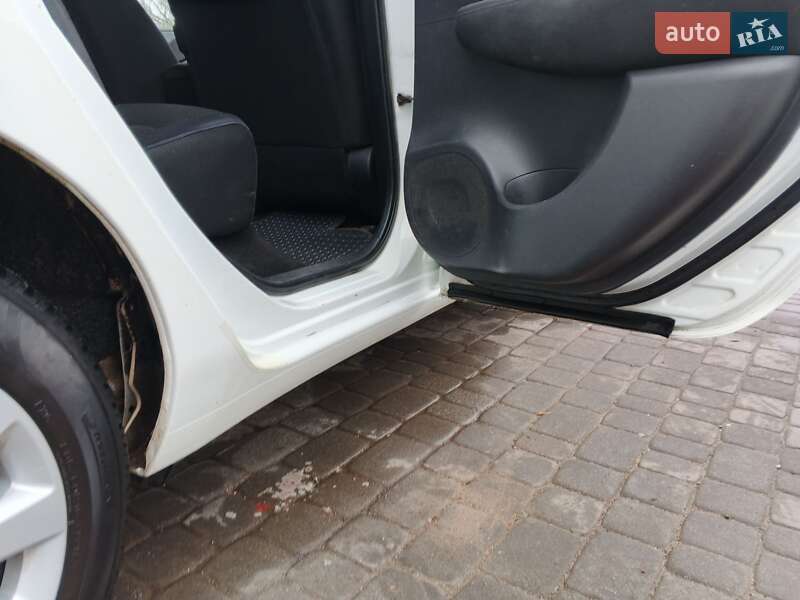 Хэтчбек Nissan Leaf 2014 в Кременчуге фото 9 Хэтчбек Nissan Leaf 2014 в Кременчуге