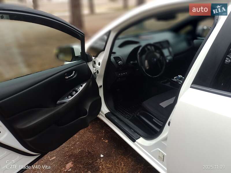 Хэтчбек Nissan Leaf 2013 в Сумах