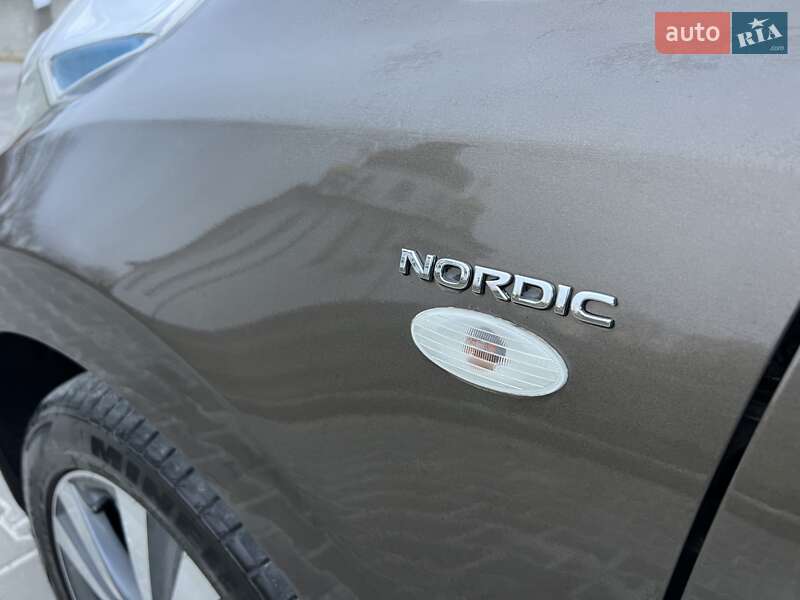 Хэтчбек Nissan Leaf 2017 в Ровно