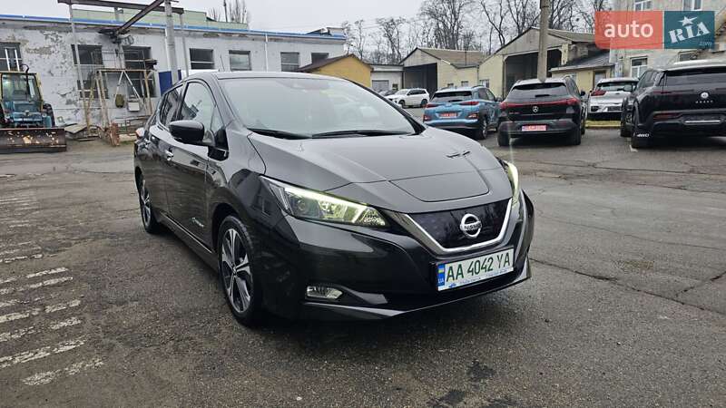 Хэтчбек Nissan Leaf 2018 в Киеве фото Хэтчбек Nissan Leaf 2018 в Киеве
