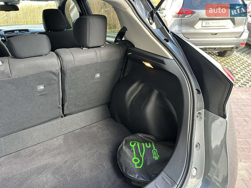 Хетчбек Nissan Leaf 2023 в Рівному