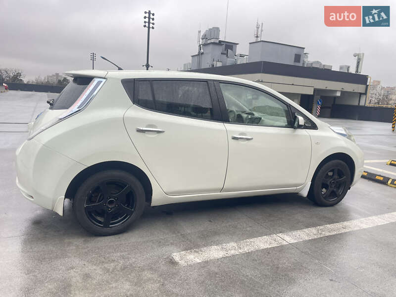 Хетчбек Nissan Leaf 2012 в Києві фото 21 Хетчбек Nissan Leaf 2012 в Києві