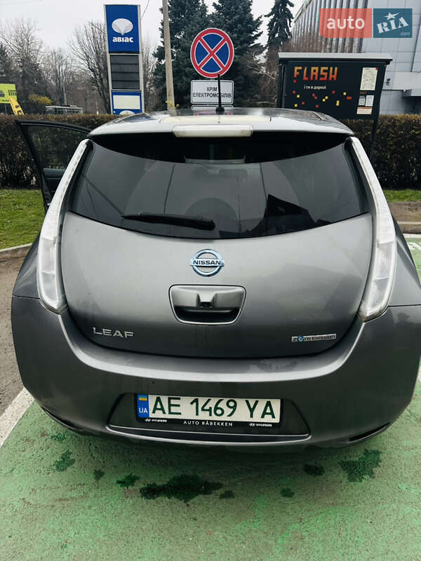 Хэтчбек Nissan Leaf 2014 в Каменском