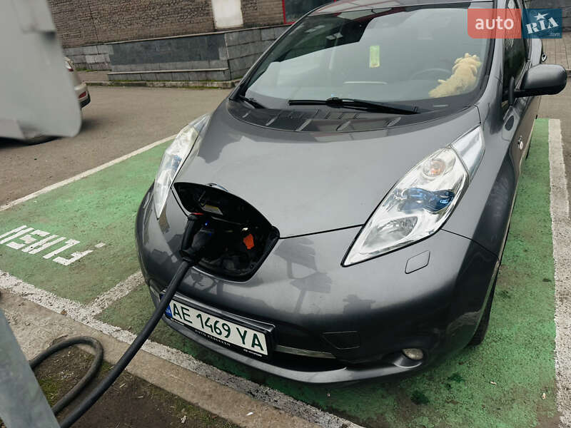 Хэтчбек Nissan Leaf 2014 в Каменском