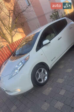 Хэтчбек Nissan Leaf 2015 в Львове