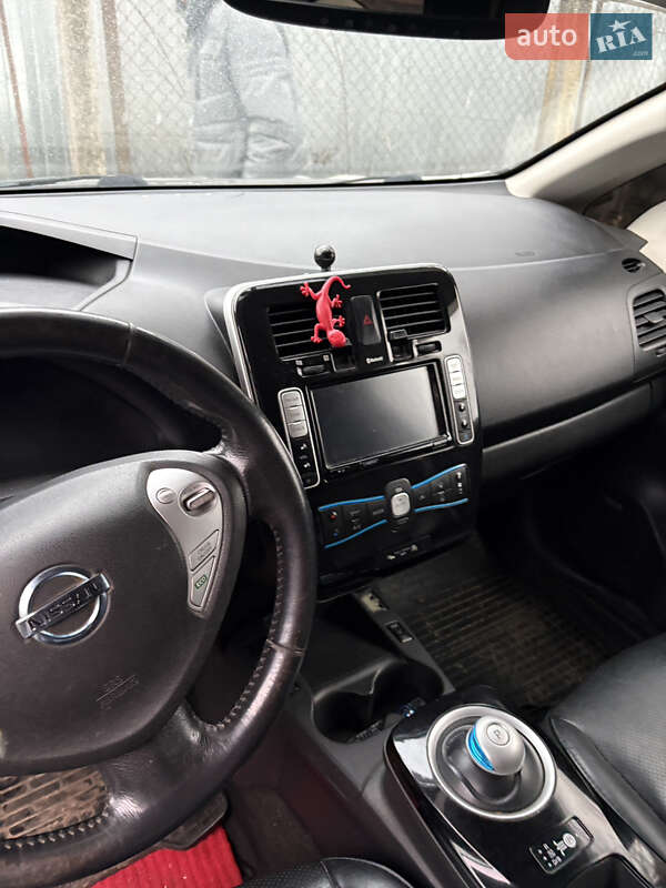 Хэтчбек Nissan Leaf 2015 в Житомире фото 14 Хэтчбек Nissan Leaf 2015 в Житомире