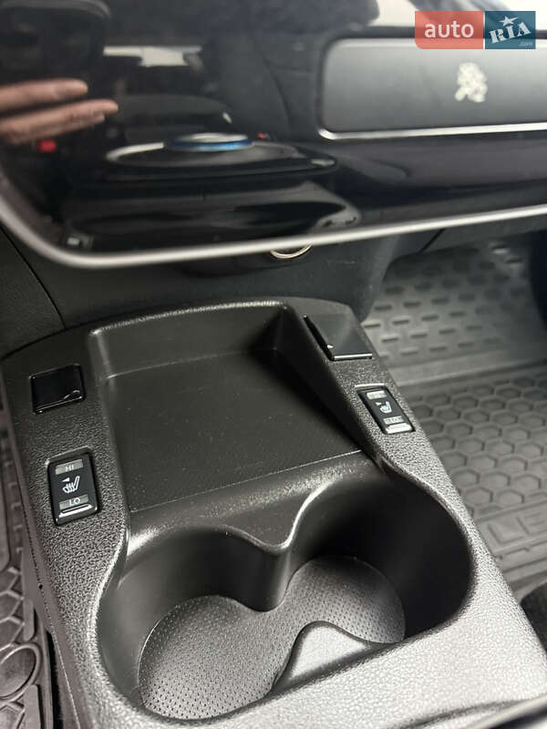 Хэтчбек Nissan Leaf 2014 в Сумах