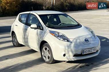 Хэтчбек Nissan Leaf 2012 в Великих Лазах