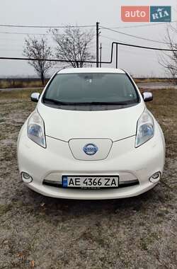 Хетчбек Nissan Leaf 2014 в Дніпрі