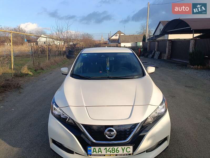 Хэтчбек Nissan Leaf 2022 в Малине