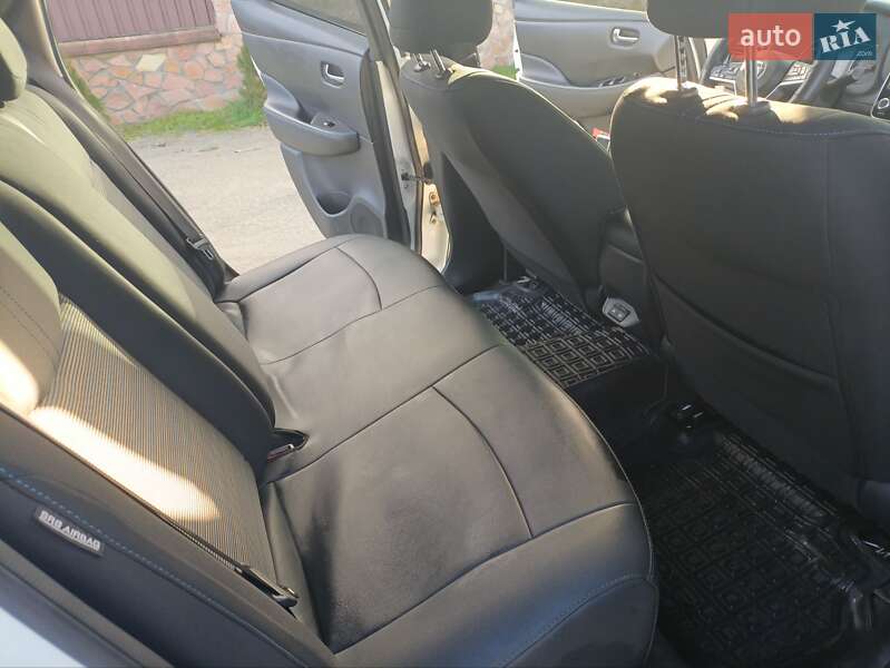 Хэтчбек Nissan Leaf 2022 в Малине