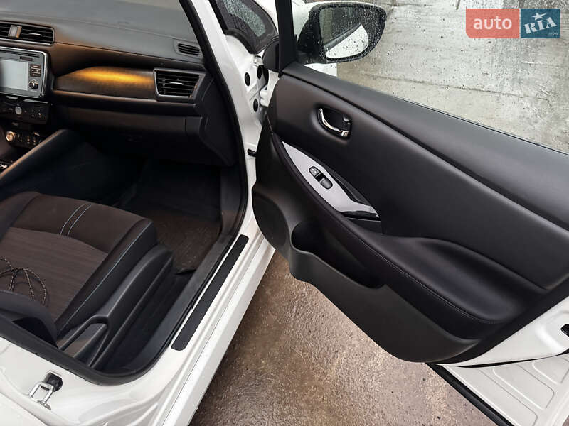 Хэтчбек Nissan Leaf 2018 в Киеве