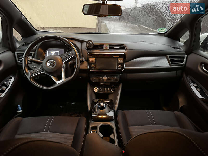 Хэтчбек Nissan Leaf 2018 в Киеве