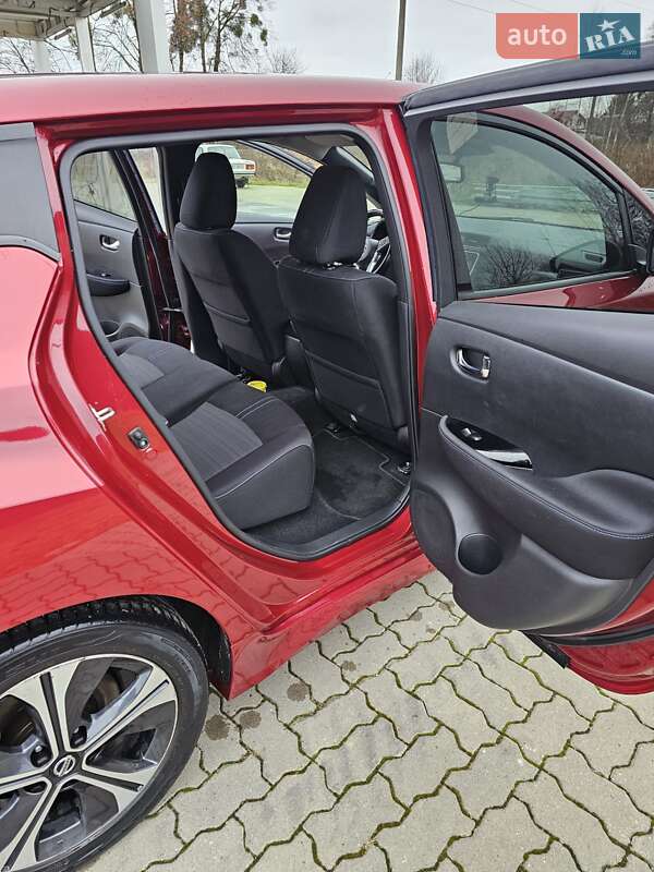 Хэтчбек Nissan Leaf 2018 в Стрые