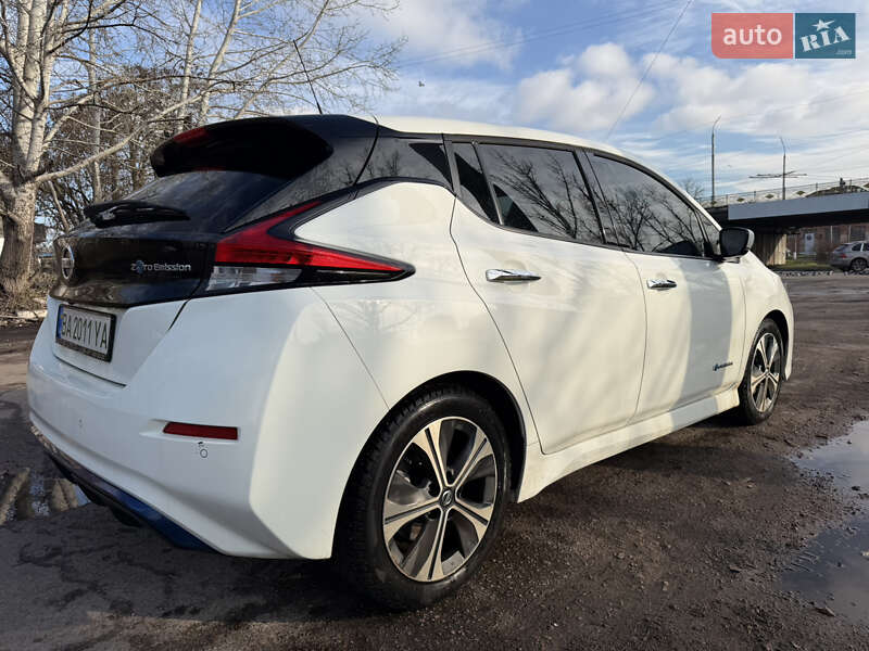 Хэтчбек Nissan Leaf 2019 в Кропивницком