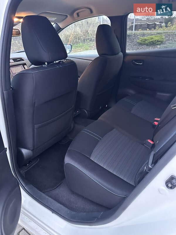 Хэтчбек Nissan Leaf 2020 в Староконстантинове