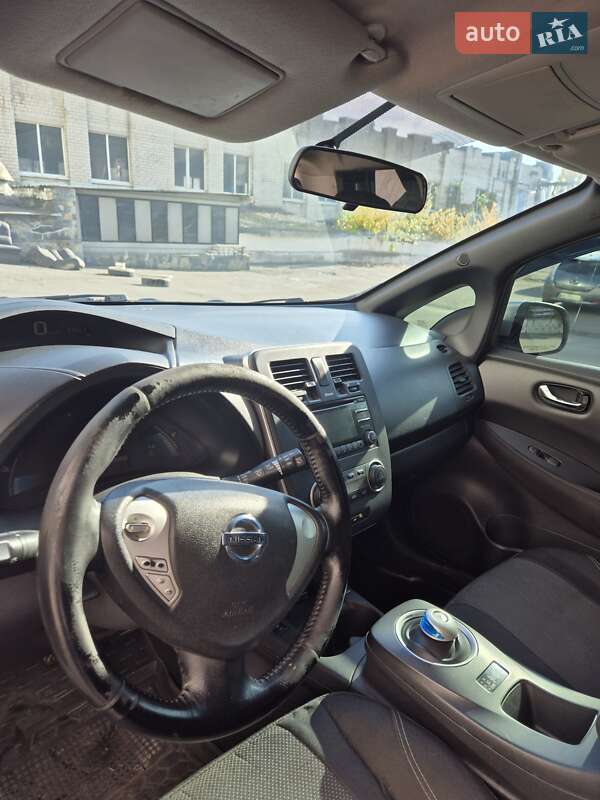 Хетчбек Nissan Leaf 2013 в Дніпрі