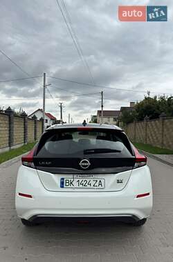 Хэтчбек Nissan Leaf 2023 в Ровно