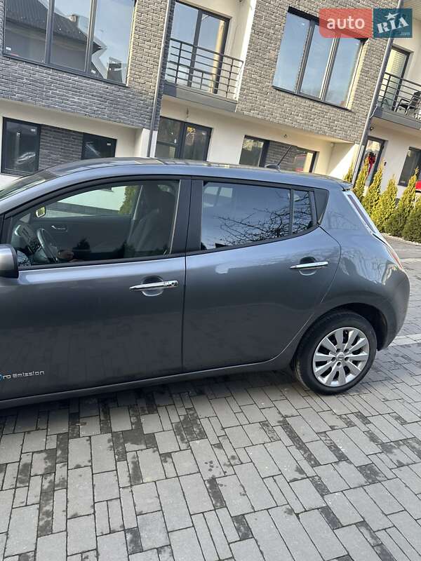 Хэтчбек Nissan Leaf 2015 в Черновцах