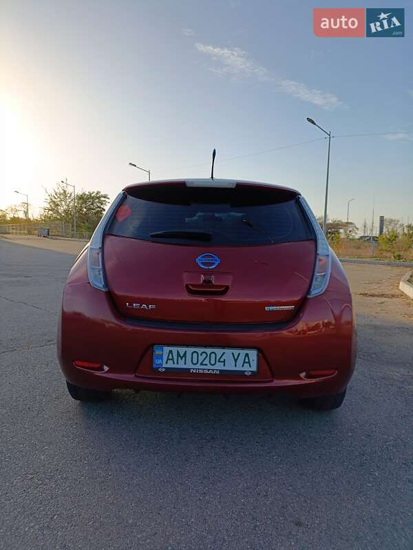 Хетчбек Nissan Leaf 2013 в Запоріжжі