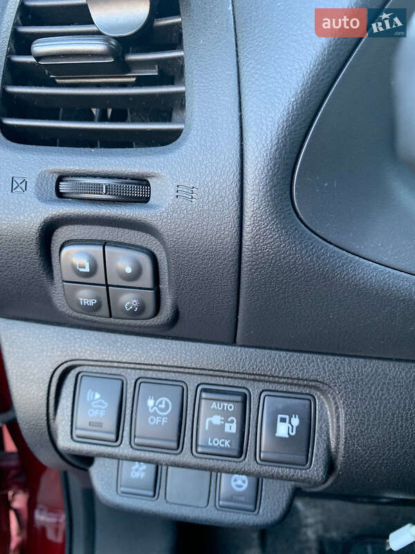 Хэтчбек Nissan Leaf 2014 в Черновцах